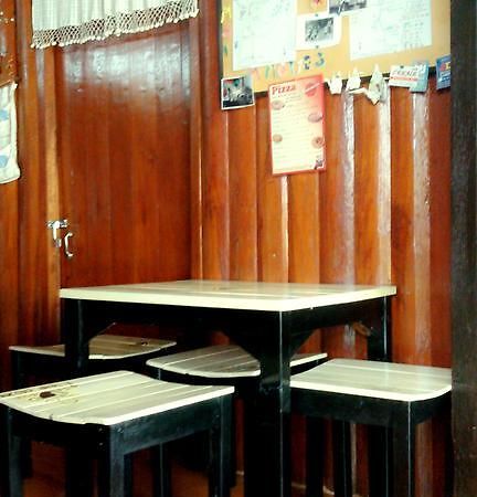 Baan Mai Guesthouse Mae Hong Son Bagian luar foto