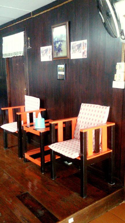 Baan Mai Guesthouse Mae Hong Son Bagian luar foto