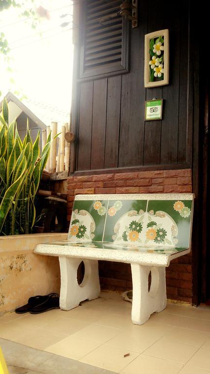 Baan Mai Guesthouse Mae Hong Son Bagian luar foto