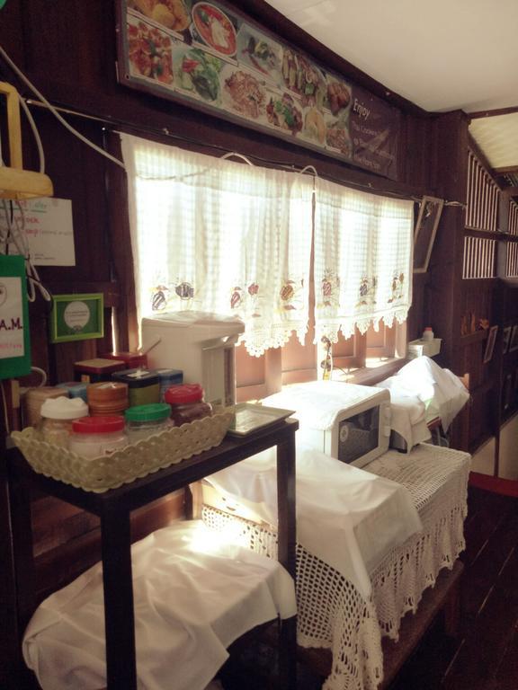 Baan Mai Guesthouse Mae Hong Son Bagian luar foto