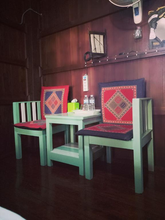 Baan Mai Guesthouse Mae Hong Son Bagian luar foto