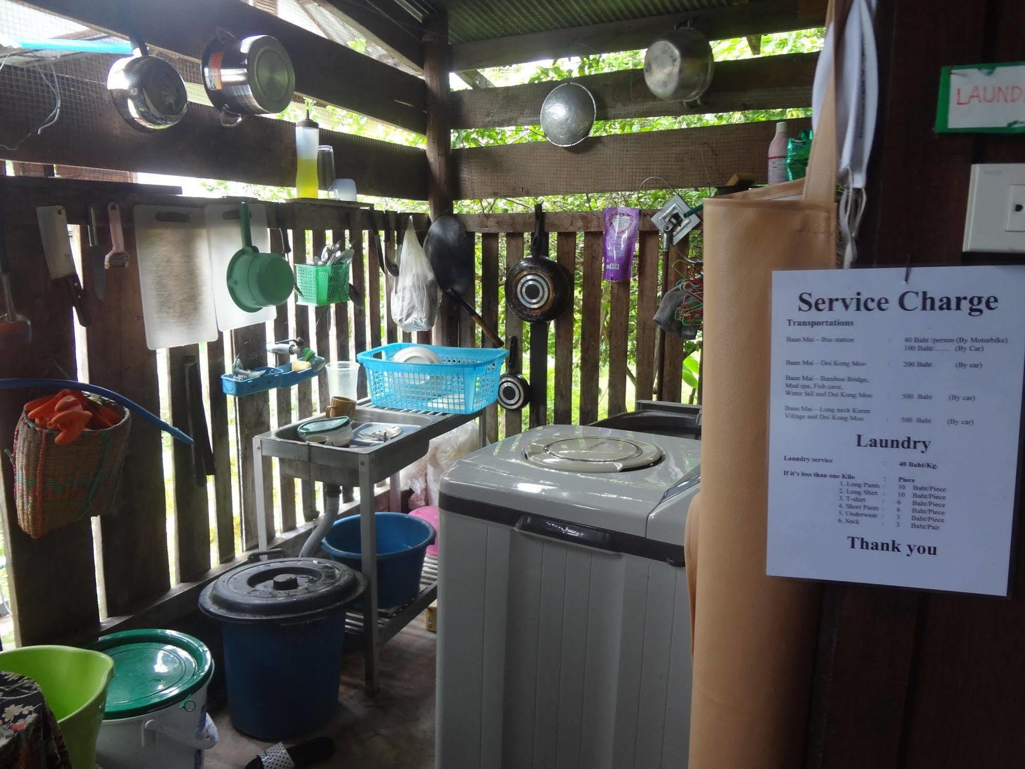 Baan Mai Guesthouse Mae Hong Son Bagian luar foto