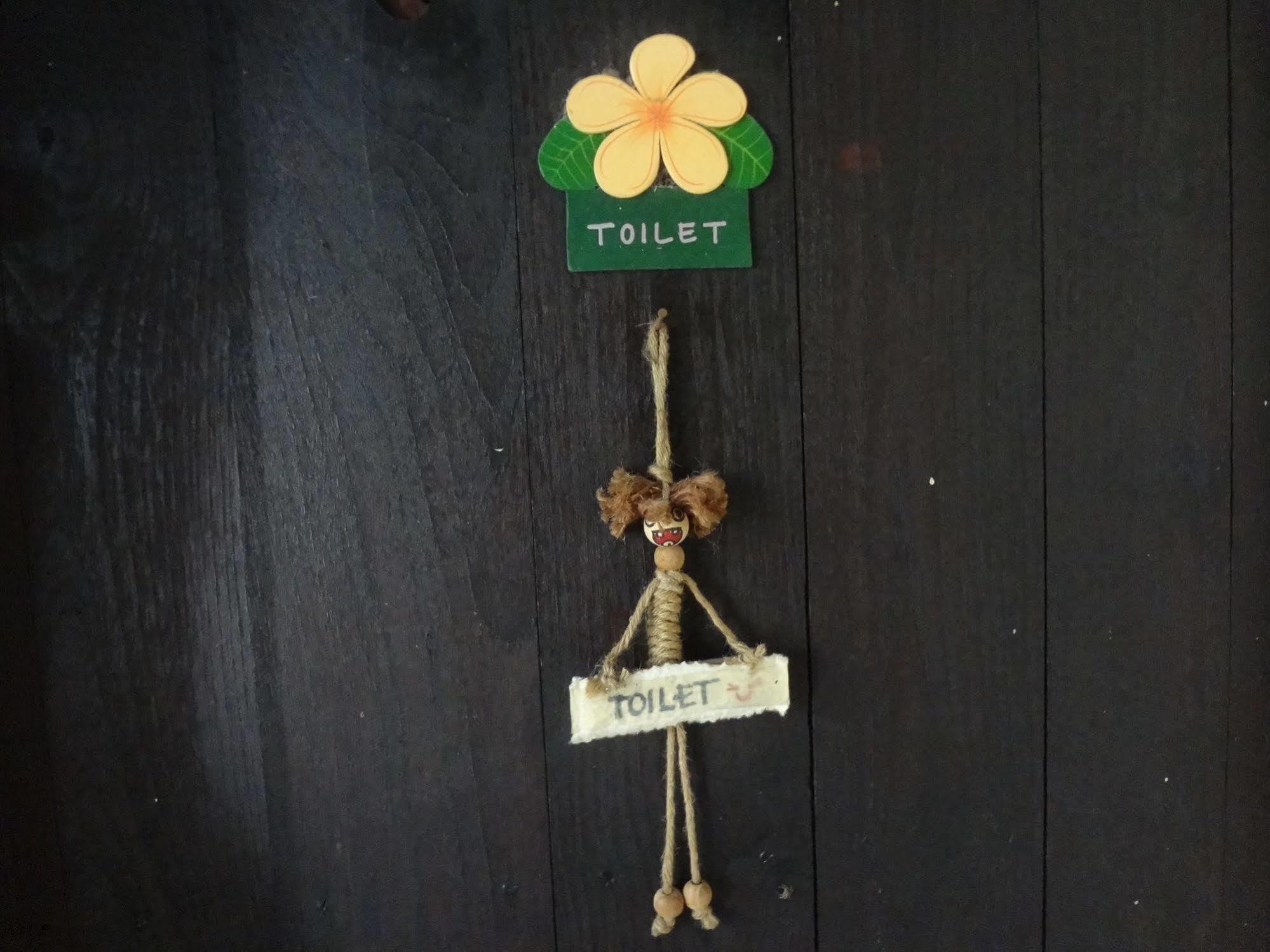 Baan Mai Guesthouse Mae Hong Son Bagian luar foto