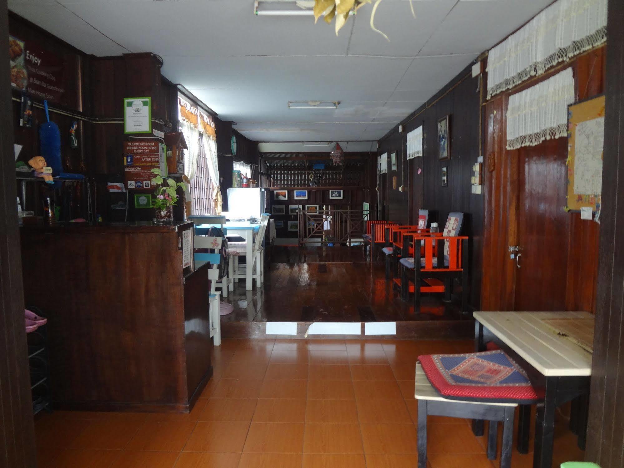 Baan Mai Guesthouse Mae Hong Son Bagian luar foto
