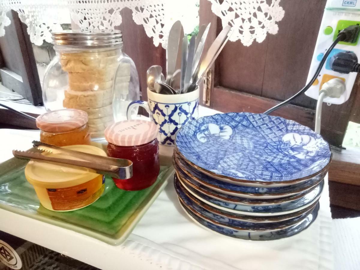 Baan Mai Guesthouse Mae Hong Son Bagian luar foto
